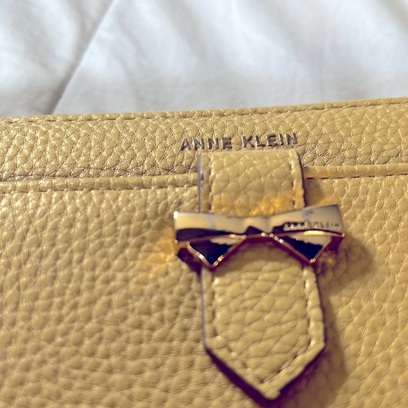 Anne Klein clutch wallet - Picture 3 of 3